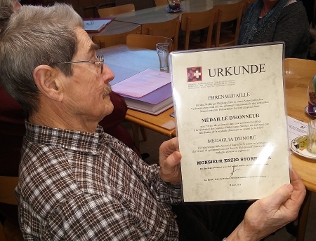 Enzio Stornetta avec son diplôme